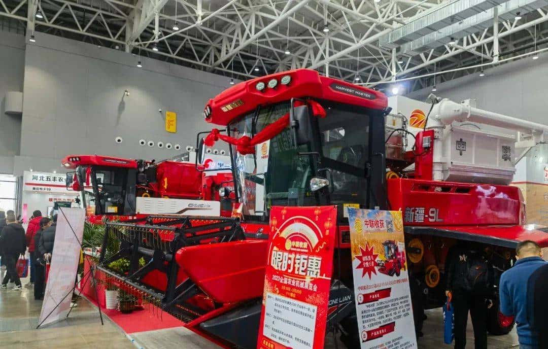 2023全国农机展上的谷物联合收
