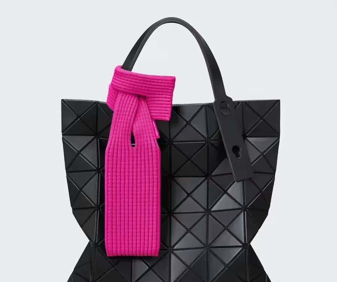 一块布卖1299元？苹果新配件冲上热搜，有人边骂智商税边买