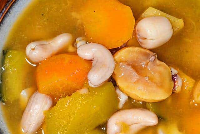 “娃一到冬天就咳成破锣，医院走廊里抱娃排队那冷风直往脖子里