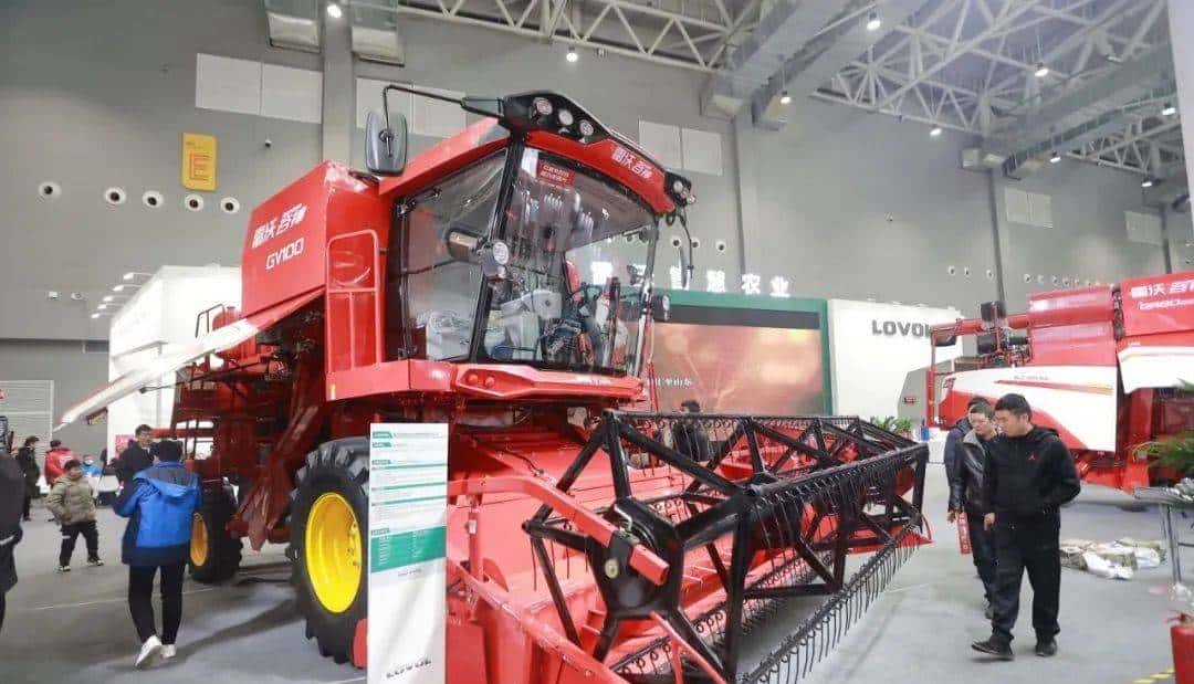 2023全国农机展上的谷物联合收
