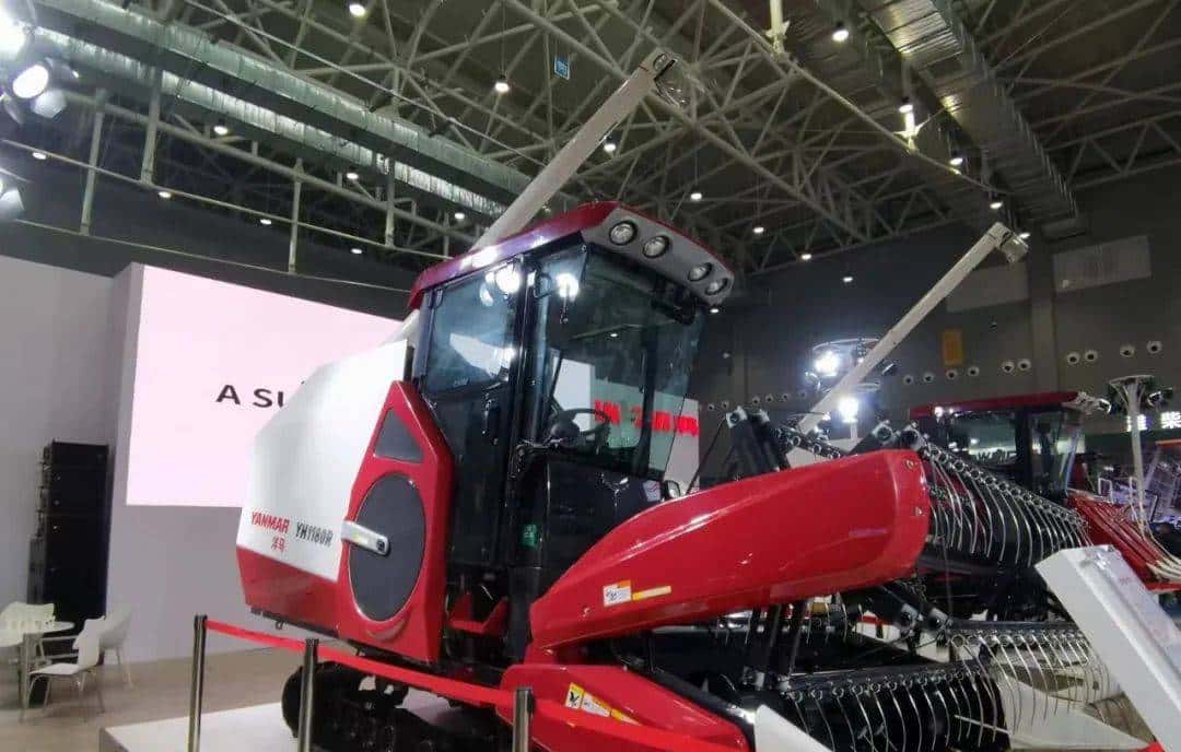 2023全国农机展上的谷物联合收