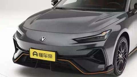 颜值超能打，配置拉满，试驾长安UNI-V三代，很给力