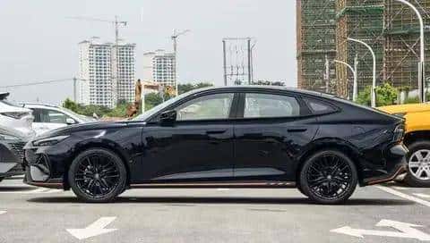 颜值超能打，配置拉满，试驾长安UNI-V三代，很给力