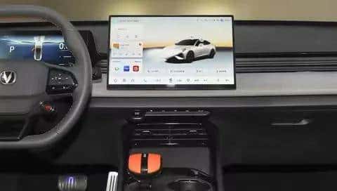 颜值超能打，配置拉满，试驾长安UNI-V三代，很给力