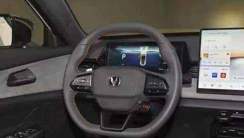 颜值超能打，配置拉满，试驾长安UNI-V三代，很给力