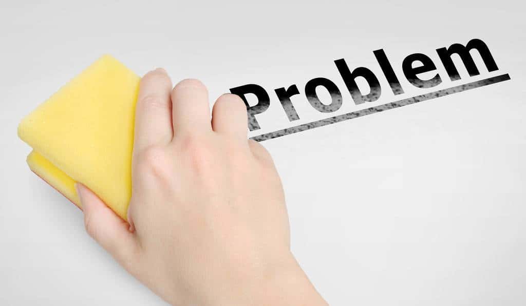 《有言有味说单词》（九十七讲）别去尝试纠正一个“笨蛋”