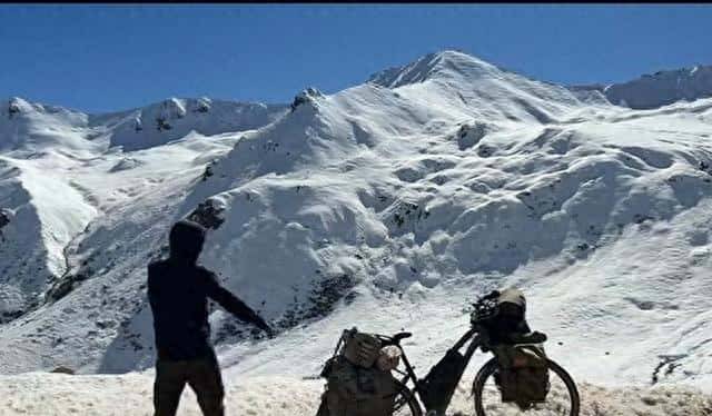 我在期待刘伟元骑行墨脱更新之际,刷到赵朔置顶离开墨脱的视频