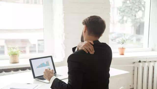 久坐引起的腰酸背痛，你以为站着就能解决？