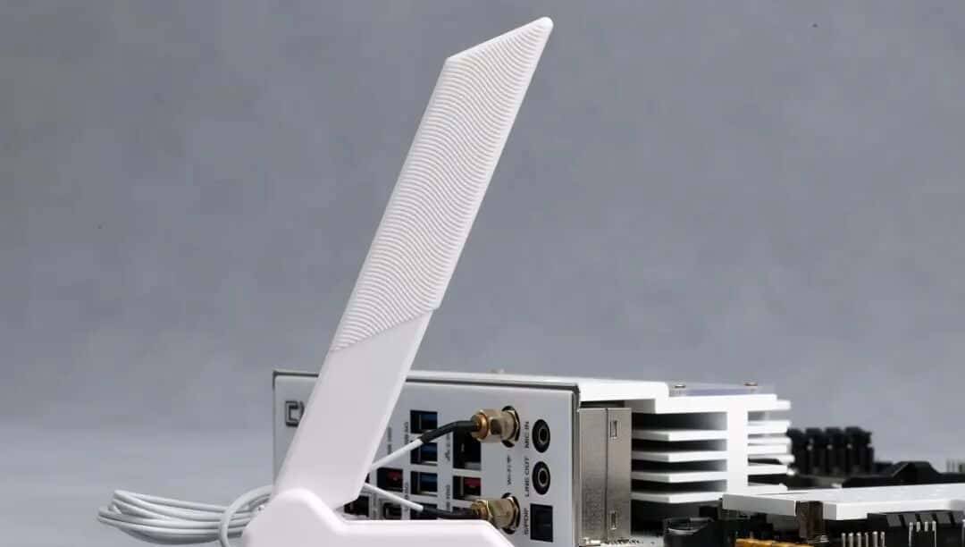 1199元获得17相供电、80A MOS与DDR5 8400内存：七彩虹B850M ARK方舟主板测试