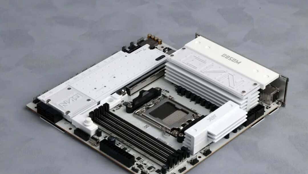 1199元获得17相供电、80A MOS与DDR5 8400内存：七彩虹B850M ARK方舟主板测试