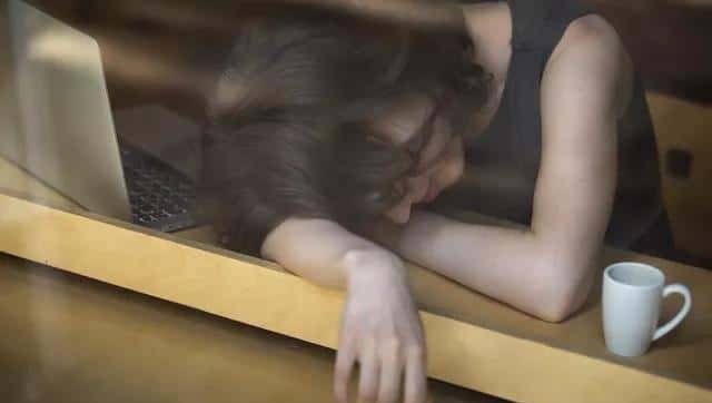 久坐引起的腰酸背痛，你以为站着就能解决？