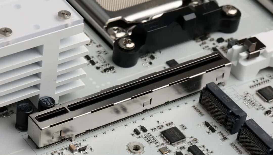 1199元获得17相供电、80A MOS与DDR5 8400内存：七彩虹B850M ARK方舟主板测试