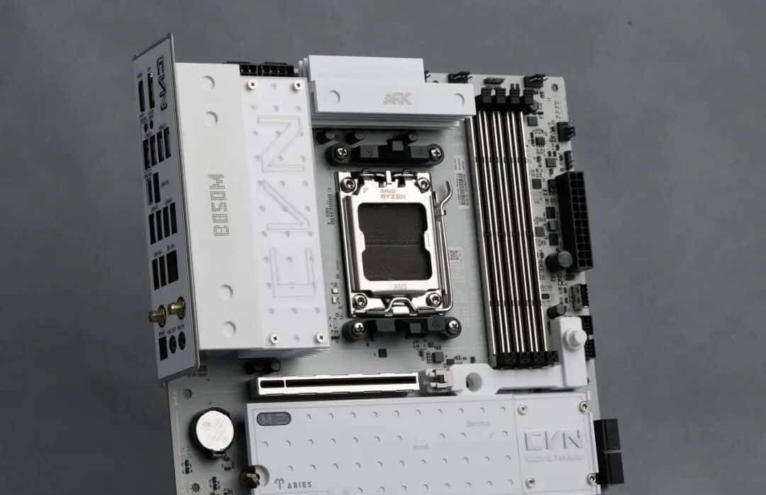 1199元获得17相供电、80A MOS与DDR5 8400内存：七彩虹B850M ARK方舟主板测试