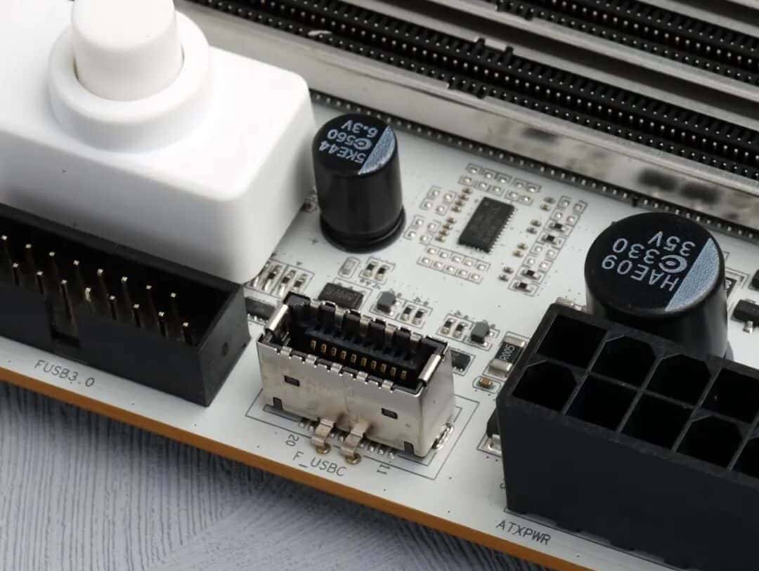 1199元获得17相供电、80A MOS与DDR5 8400内存：七彩虹B850M ARK方舟主板测试