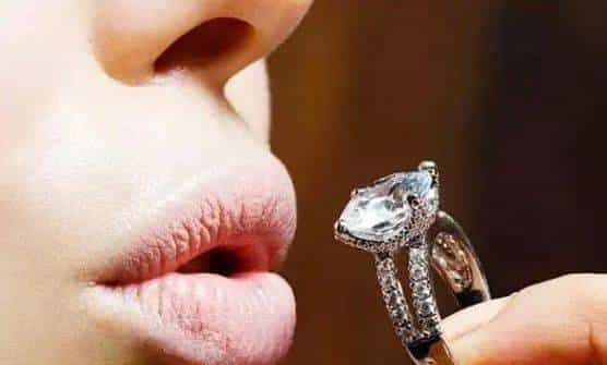 如何成为居家钻石鉴定师