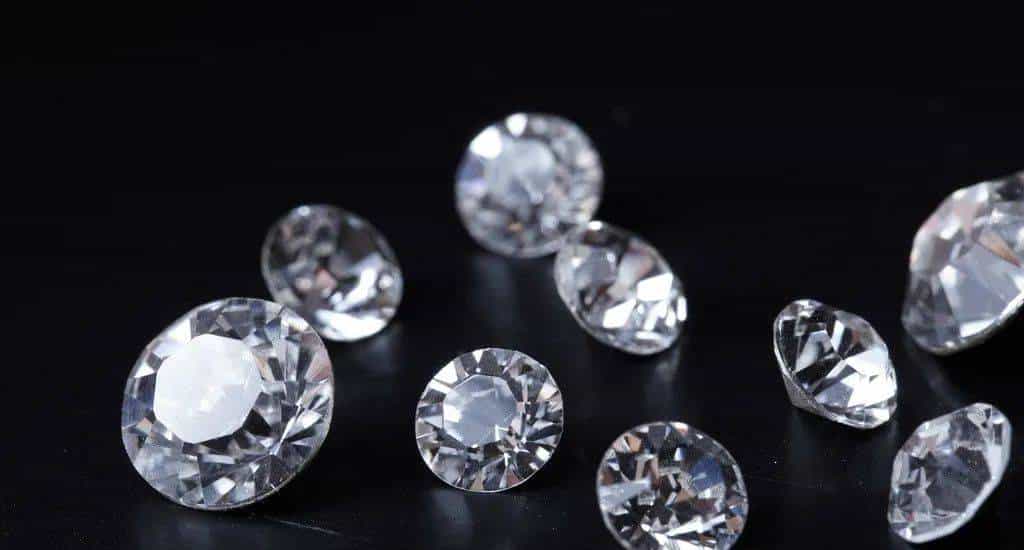 如何成为居家钻石鉴定师