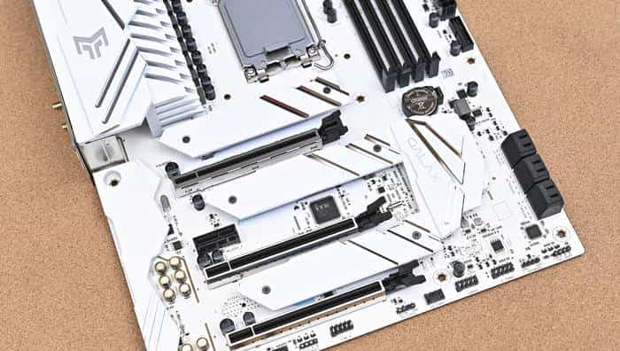 搭建无边海景房——影驰 Z790+ROG 龙王 3+联力积木风扇 P28 装机展示