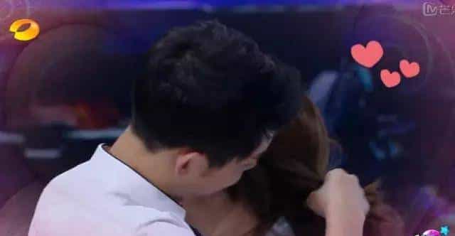 她拿下了宋仲基还不够，居然为了大张伟，还拒绝了王凯黄晓明！