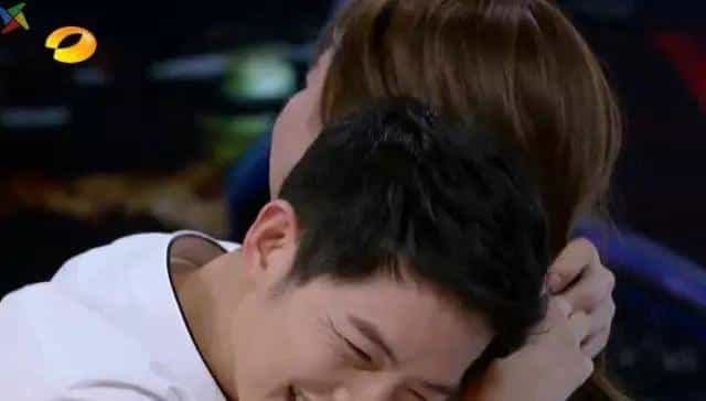 她拿下了宋仲基还不够，居然为了大张伟，还拒绝了王凯黄晓明！