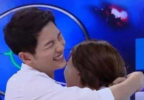 她拿下了宋仲基还不够，居然为了大张伟，还拒绝了王凯黄晓明！