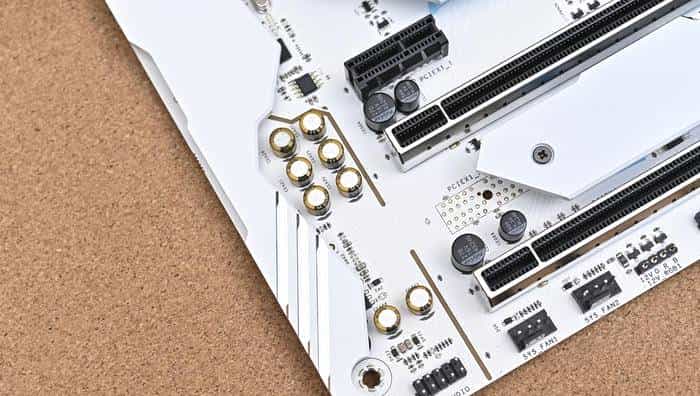 搭建无边海景房——影驰 Z790+ROG 龙王 3+联力积木风扇 P28 装机展示