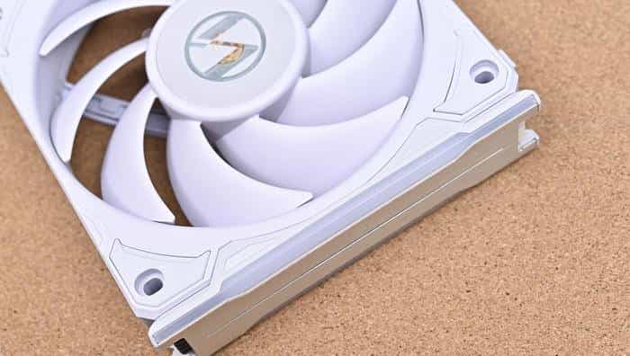 搭建无边海景房——影驰 Z790+ROG 龙王 3+联力积木风扇 P28 装机展示