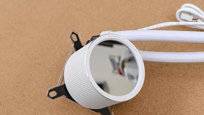 搭建无边海景房——影驰 Z790+ROG 龙王 3+联力积木风扇 P28 装机展示