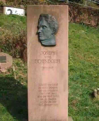 河流奔向平原，少女走向世界｜姜林静