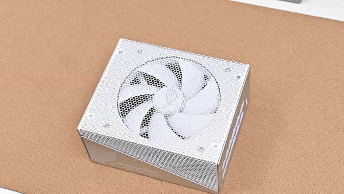 搭建无边海景房——影驰 Z790+ROG 龙王 3+联力积木风扇 P28 装机展示