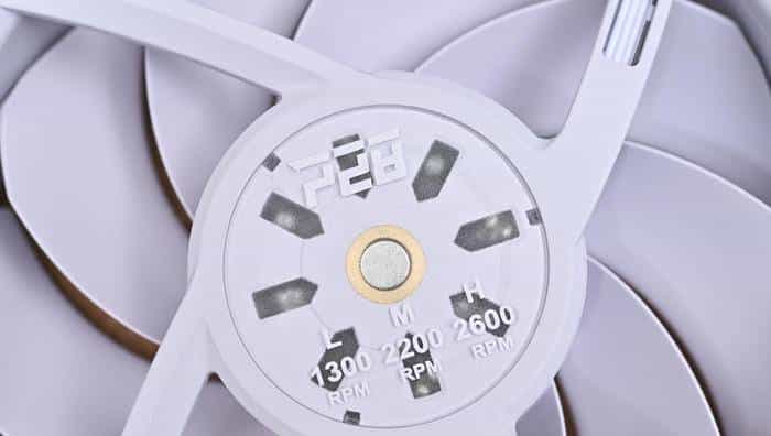 搭建无边海景房——影驰 Z790+ROG 龙王 3+联力积木风扇 P28 装机展示