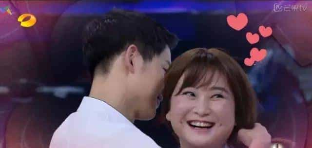 她拿下了宋仲基还不够，居然为了大张伟，还拒绝了王凯黄晓明！