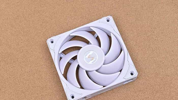 搭建无边海景房——影驰 Z790+ROG 龙王 3+联力积木风扇 P28 装机展示