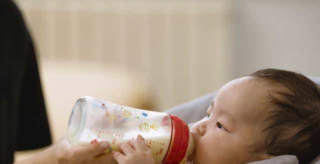 “阿姨，宝宝今天怎么睡这么沉？