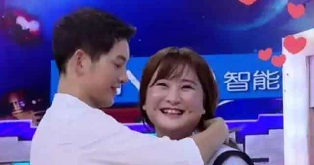 她拿下了宋仲基还不够，居然为了大张伟，还拒绝了王凯黄晓明！