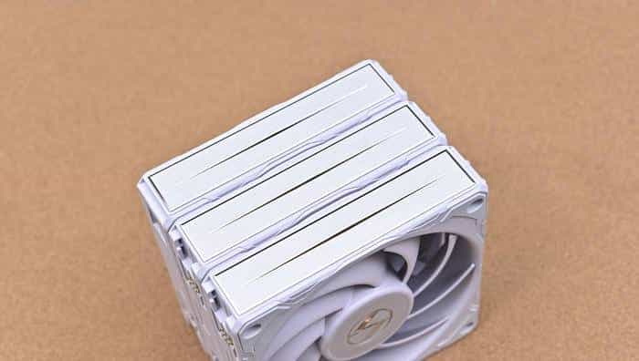 搭建无边海景房——影驰 Z790+ROG 龙王 3+联力积木风扇 P28 装机展示