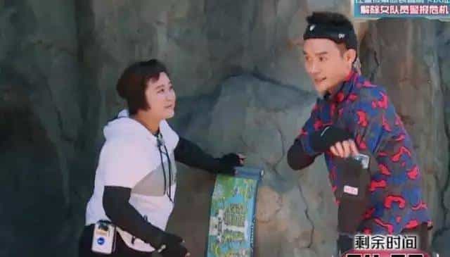 她拿下了宋仲基还不够，居然为了大张伟，还拒绝了王凯黄晓明！