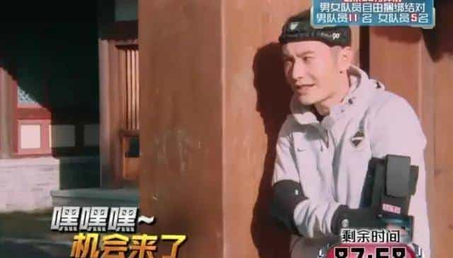 她拿下了宋仲基还不够，居然为了大张伟，还拒绝了王凯黄晓明！