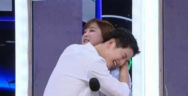 她拿下了宋仲基还不够，居然为了大张伟，还拒绝了王凯黄晓明！