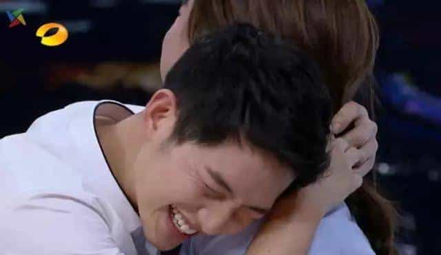 她拿下了宋仲基还不够，居然为了大张伟，还拒绝了王凯黄晓明！