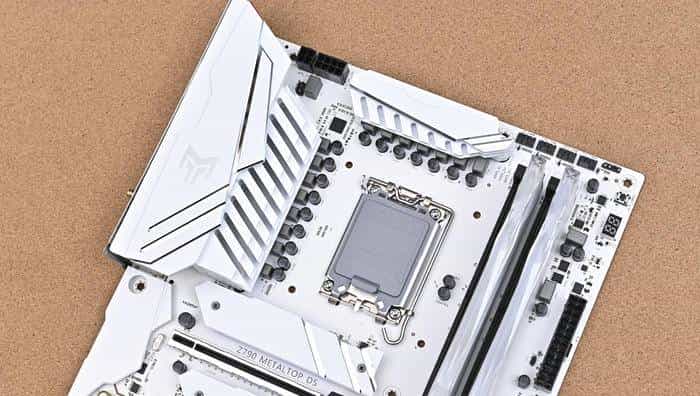 搭建无边海景房——影驰 Z790+ROG 龙王 3+联力积木风扇 P28 装机展示