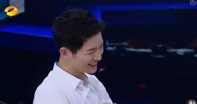 她拿下了宋仲基还不够，居然为了大张伟，还拒绝了王凯黄晓明！