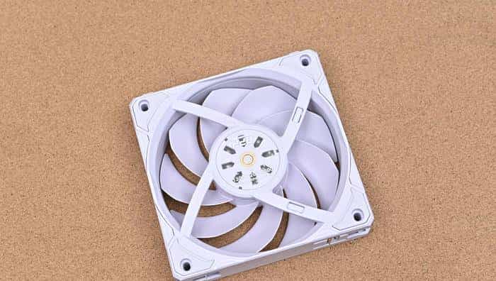 搭建无边海景房——影驰 Z790+ROG 龙王 3+联力积木风扇 P28 装机展示