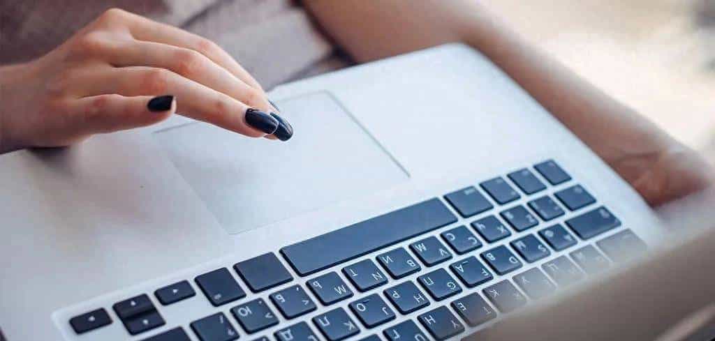 笔记本电脑的触摸板突然无响应，哪里出问题了？