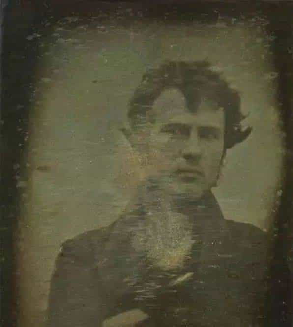 2023影像行业八大现状解析：微单崛起，单反渐退