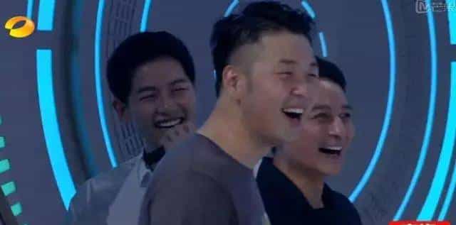 她拿下了宋仲基还不够，居然为了大张伟，还拒绝了王凯黄晓明！