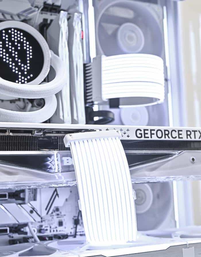 搭建无边海景房——影驰 Z790+ROG 龙王 3+联力积木风扇 P28 装机展示