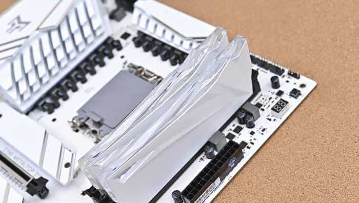 搭建无边海景房——影驰 Z790+ROG 龙王 3+联力积木风扇 P28 装机展示