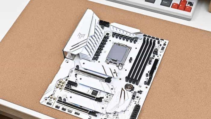 搭建无边海景房——影驰 Z790+ROG 龙王 3+联力积木风扇 P28 装机展示