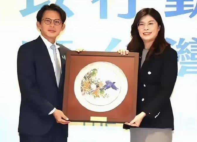 国民党和民众党的“蓝白合”，还要过几关？