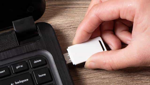 U盘为何卡4GB?藏在文件系统里的"老规矩"